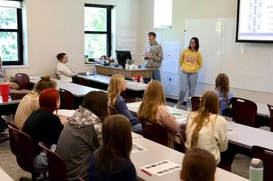 Budtender classroom training